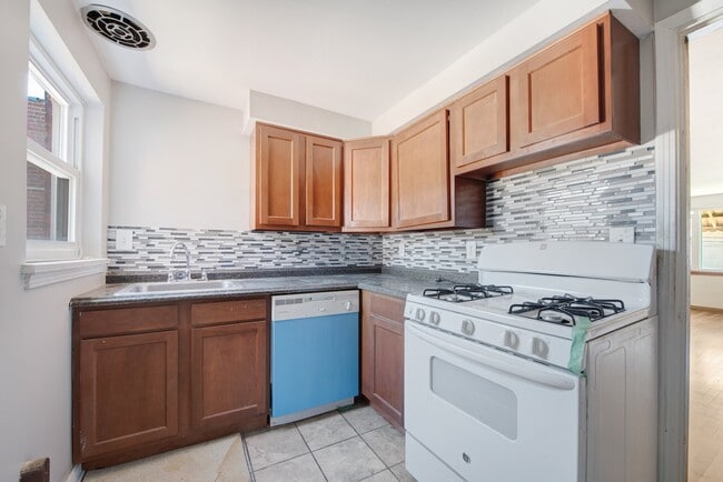 Building Photo - 1437 Lincoln Way