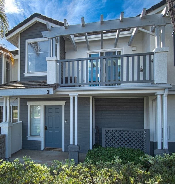 Primary Photo - 3 Breakers Ln