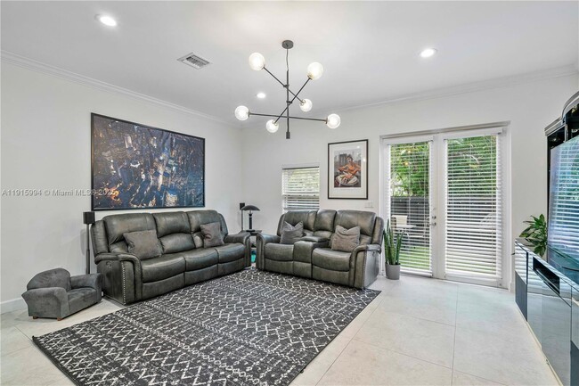 Building Photo - 217 SW 11th St