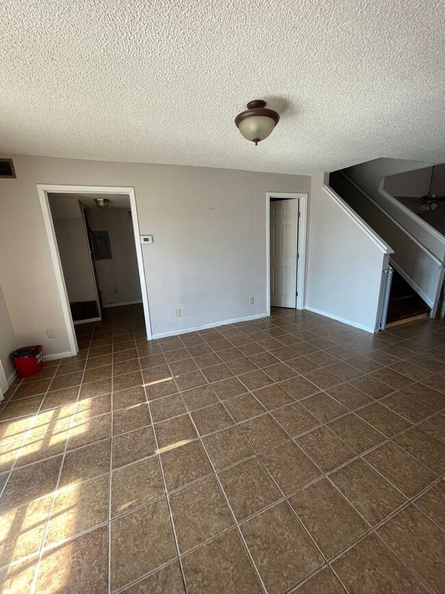 Building Photo - Spacious & Affordable Home for Lease on Go...
