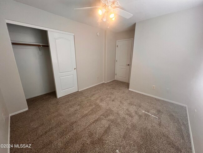 Building Photo - 2875 W Simplicity Dr