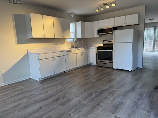 Building Photo - 4 Trumbull St