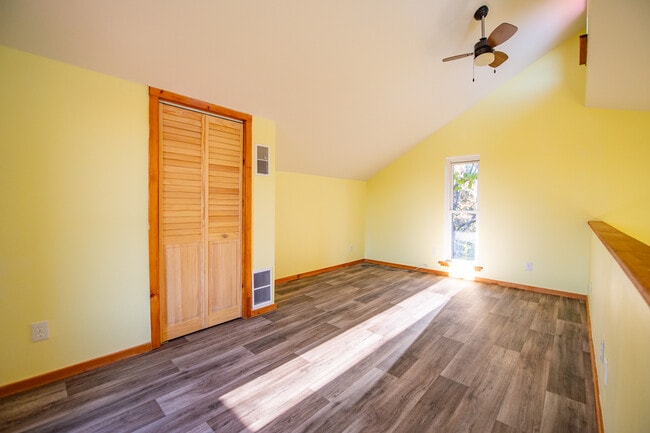 Building Photo - 10644 Peach Ridge Rd