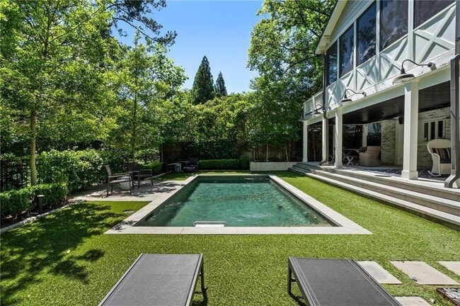 Building Photo - 663 Yorkshire Rd NE