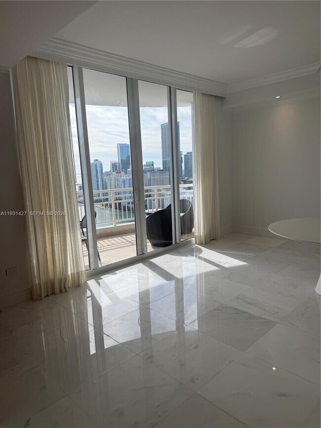 Building Photo - 848 Brickell Key Dr