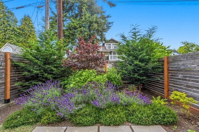 Building Photo - Hilltop Gem w/ AC and 360° Rooftop Views (1st Month Free)