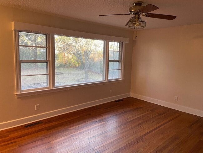 Building Photo - 215 Church Rd