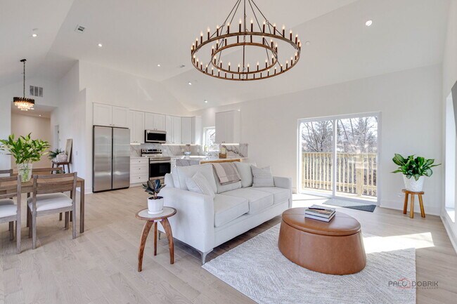 Building Photo - 19 Marina Dr