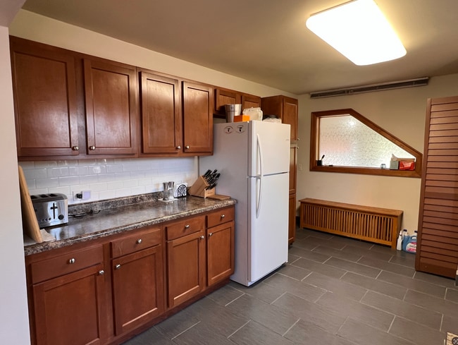 Building Photo - Move In July 1st 2026! 2 Bedroom 2 bath - Pet's OK - Wilmette