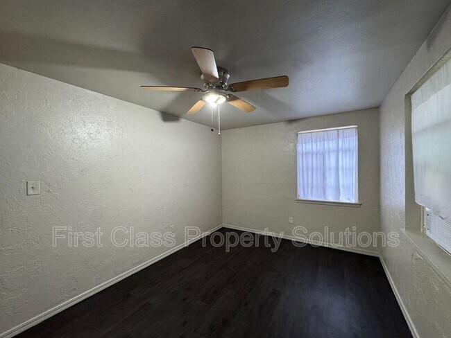 Building Photo - 3808 SE 15th St