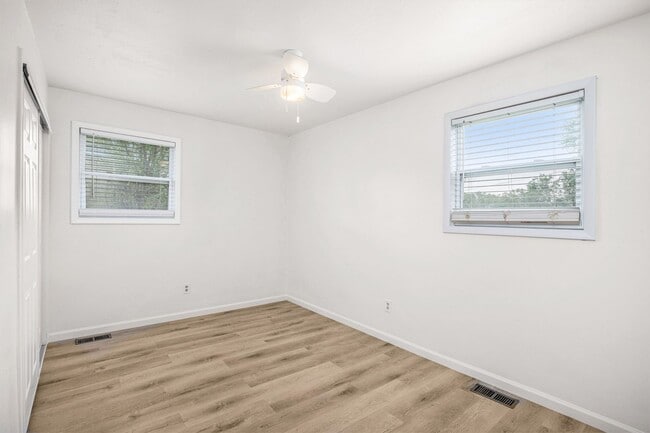 Building Photo - Beautiful 2BR/1BA Duplex in Independence!