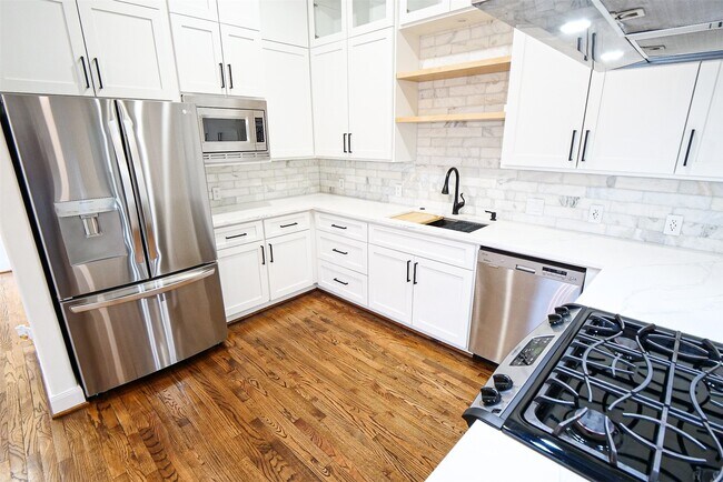 Primary Photo - 6116 1/2 Hamman St