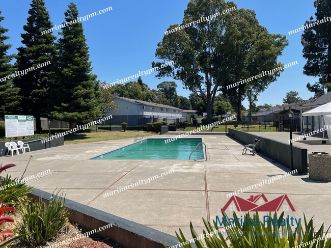 Building Photo - 211 Del Luz Ct