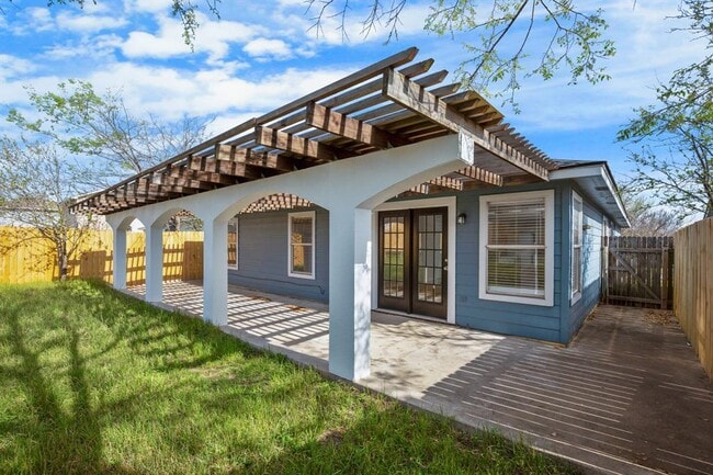 Building Photo - 185 Segovia Way
