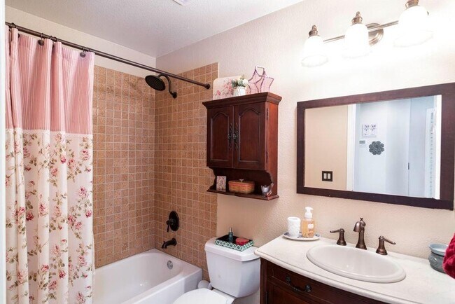 Building Photo - BEAUTIFUL HOME IN SACRAMENTO!!