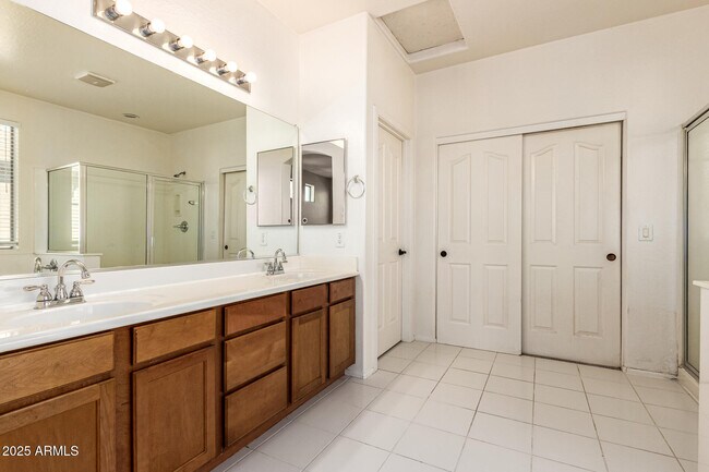 Building Photo - 3047 S 257th Ave