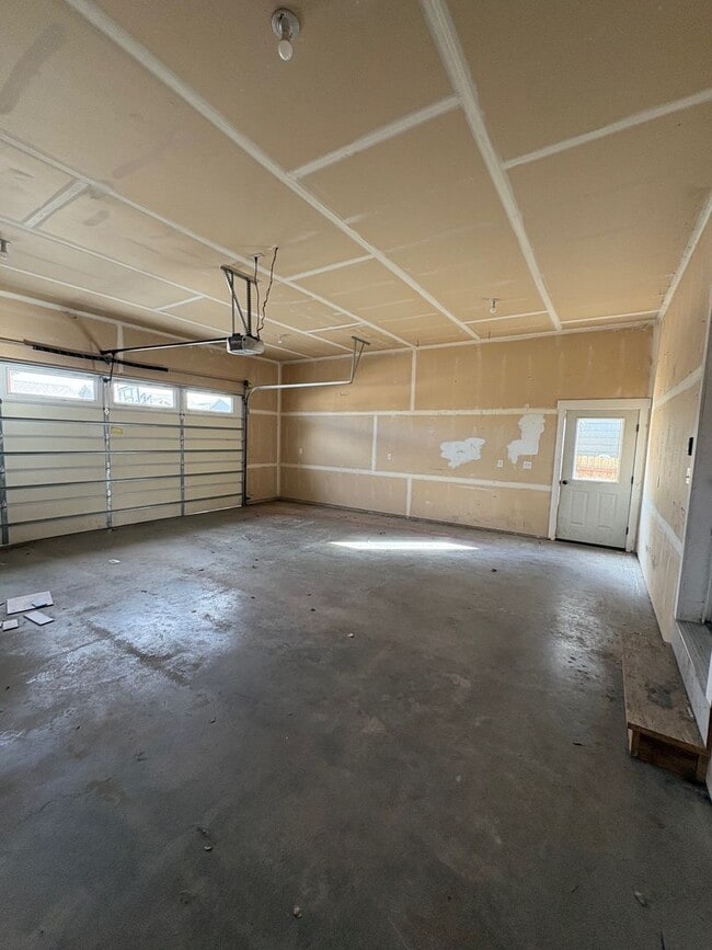 Building Photo - Spacious 4BR in Meadow Creek – Fenced Yard, Bonus Room, Near Trails - Southside of Bozeman!