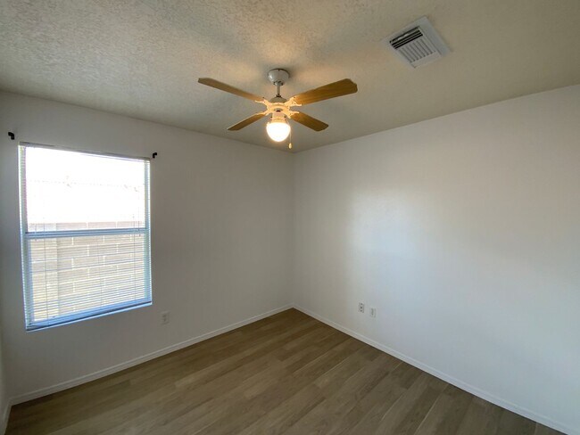 Building Photo - 4 Bedroom Single Story Home Available Near...