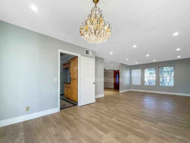 Building Photo - 9564 Peartree Ln