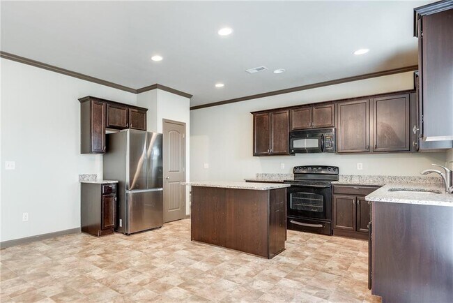 Building Photo - 4135 Whitfield Oak Way NE