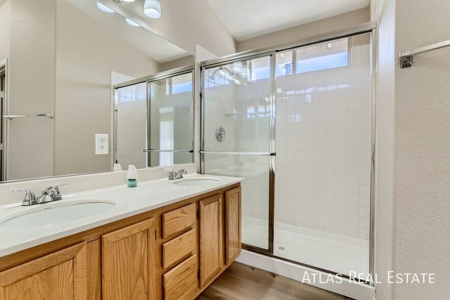 Building Photo - 712 Canyon Country Cir