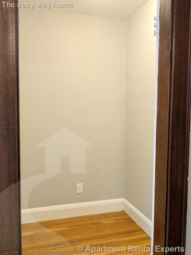 Building Photo - 119 College Ave