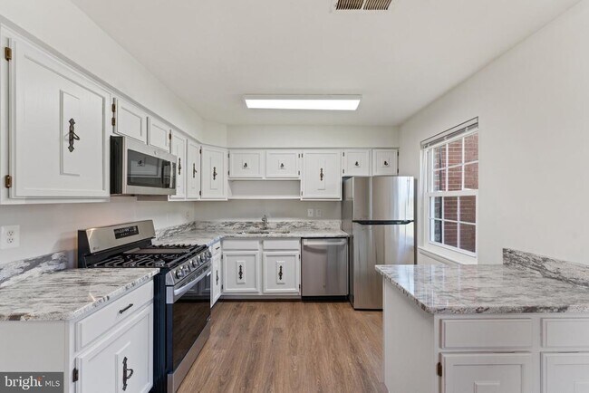 Building Photo - 15001 Cherrydale Dr