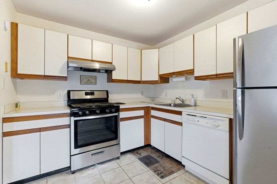 Building Photo - 3403 Waltham Ct