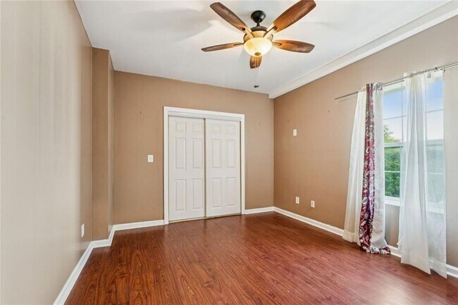 Building Photo - 410 After Glow Smt