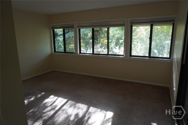 Building Photo - 195 Woodstone Dr