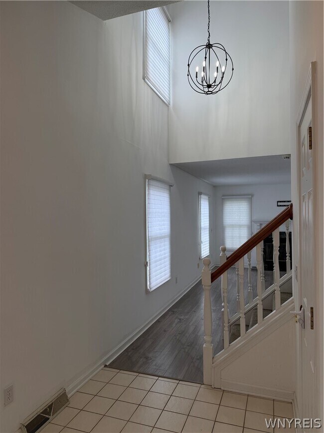 Building Photo - 304 Forest Edge Dr