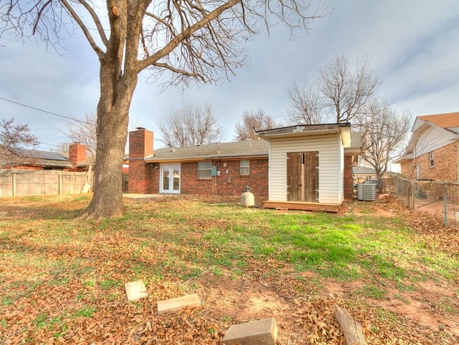 Building Photo - Updated Home + 3 bedrooms + Del City