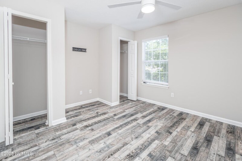 Building Photo - 230 Scrub Jay Dr