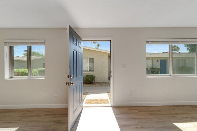 Building Photo - Charming 2BR Condo in Phoenix