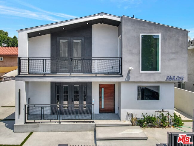 Building Photo - 11611 Burbank Blvd