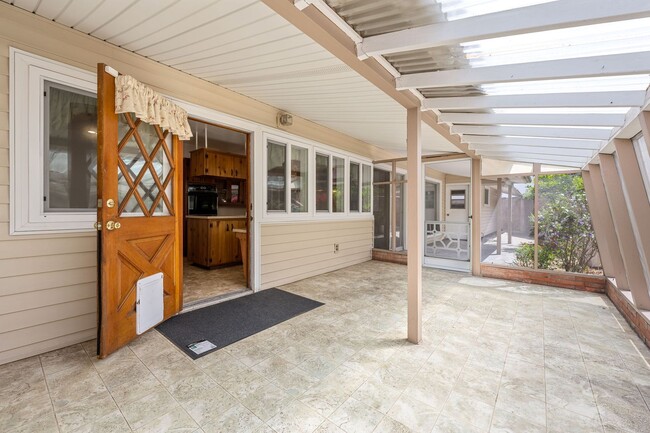 Building Photo - Charming 3 Bedroom 2 Bathroom Home in La M...