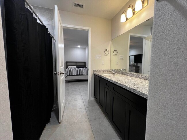 Building Photo - 5626 Encanto Dr