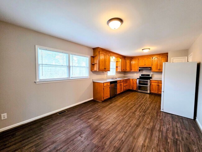 Building Photo - 3 Bedroom Brick Home Easley, SC