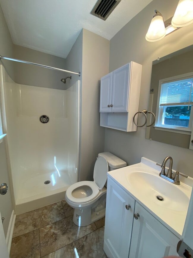 Building Photo - Updated 3 Bedroom 2 Bathroom Home in N. Ch...