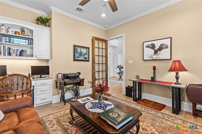 Building Photo - 1605 Alta Vista Loop