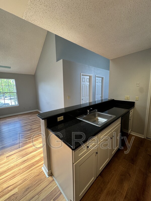 Building Photo - 6010 Westgate Dr