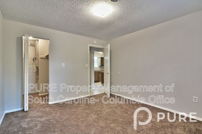 Building Photo - 2915 Chatsworth Rd