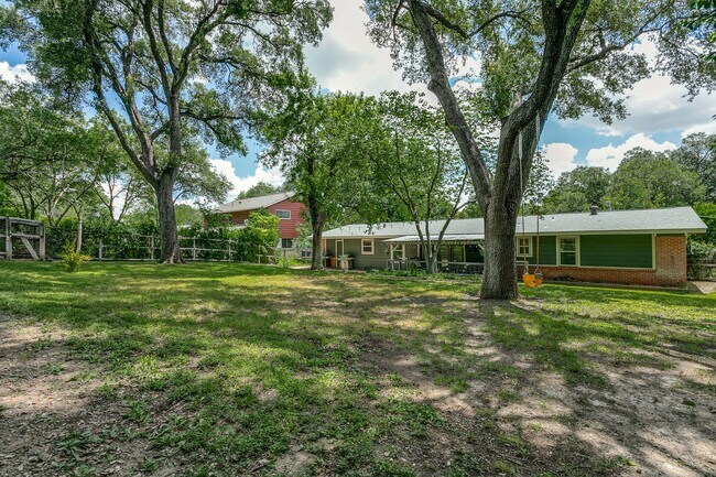 Building Photo - RENOVATED 3-BEDROOM IN NORTHWOOD