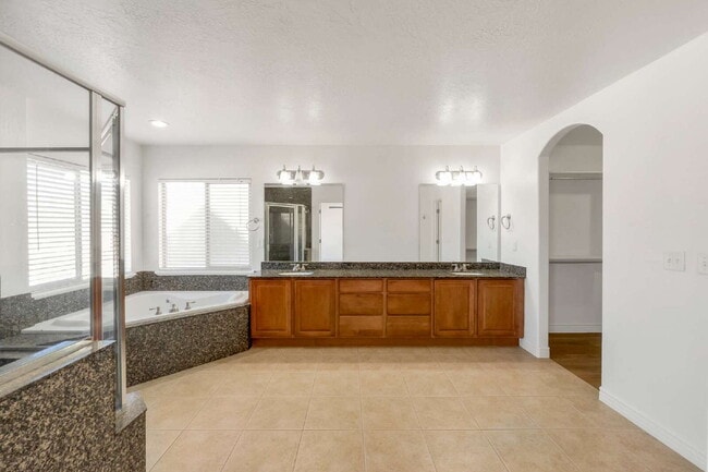 Building Photo - Beautifully Updated 3-Bedroom Home Near Traverse Mountain with Stunning Point of the Mountain Views!