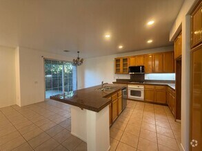 Building Photo - 3 bed, 2 1/2 bath home in East Simi Valley