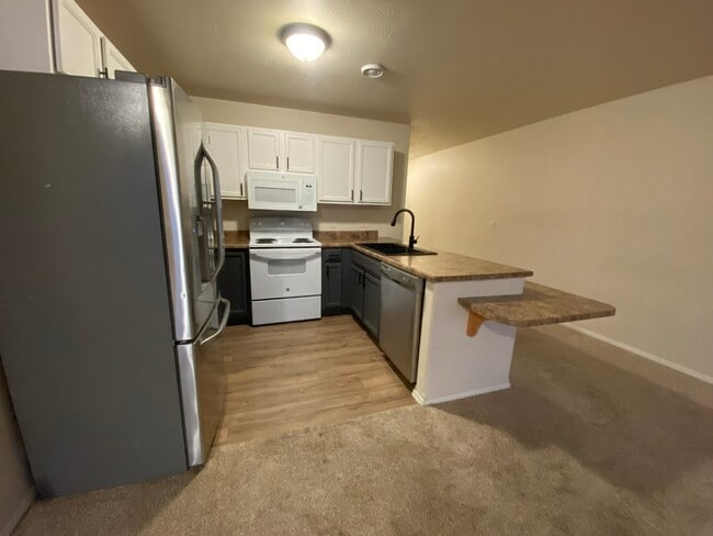 Building Photo - 6511 S Santa Rosa Pl