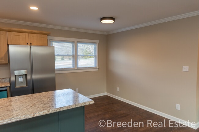 Building Photo - 212 NC-126