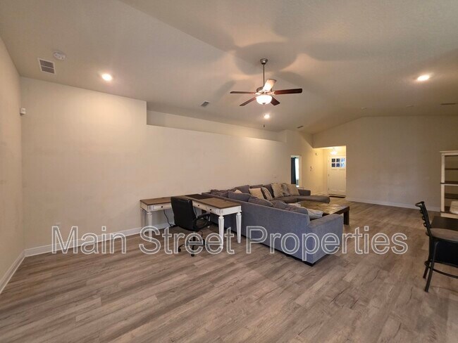 Building Photo - 4411 Fiske St