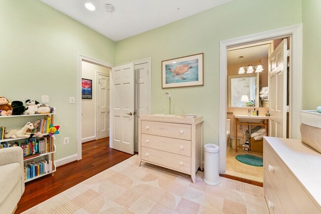 Building Photo - 1105 Park Rd NW