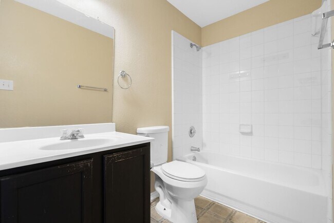 Building Photo - 3 Bedroom/2 Bath Meadow Brook Subdivision